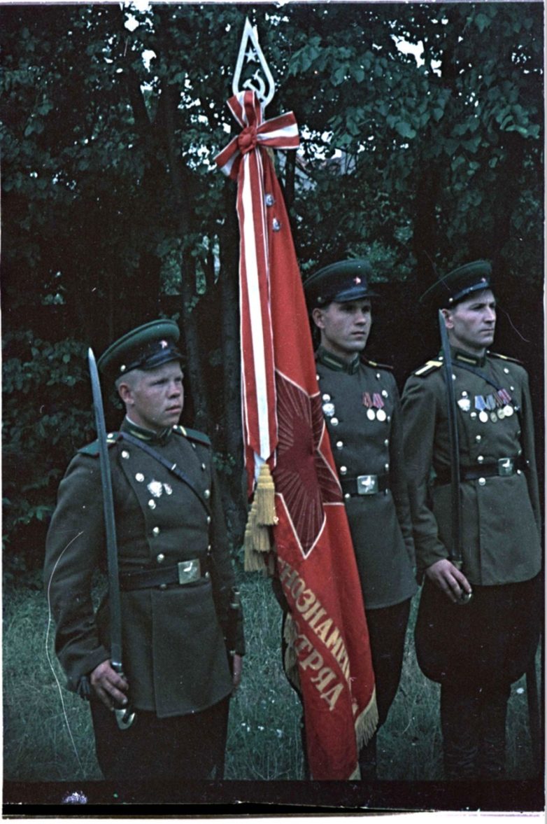 Снимки, которые помнят: душевная подборка фотографий и артефактов советской эпохи