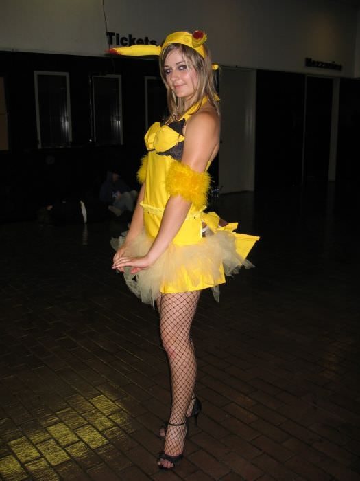 Крайне привлекательные косплейщицы в откровенных костюмах