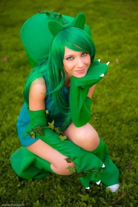 Крайне привлекательные косплейщицы в откровенных костюмах