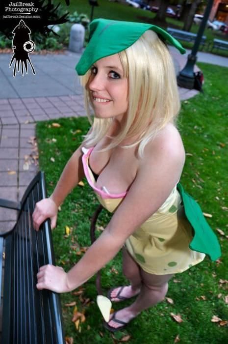 Крайне привлекательные косплейщицы в откровенных костюмах
